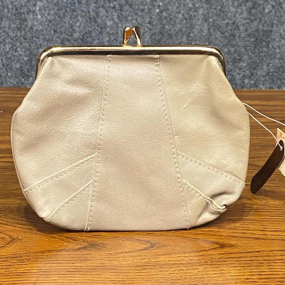 Vintage Genuine Leather Beige Coin Purse‎ Clutch with Kiss Lock Closure NWT